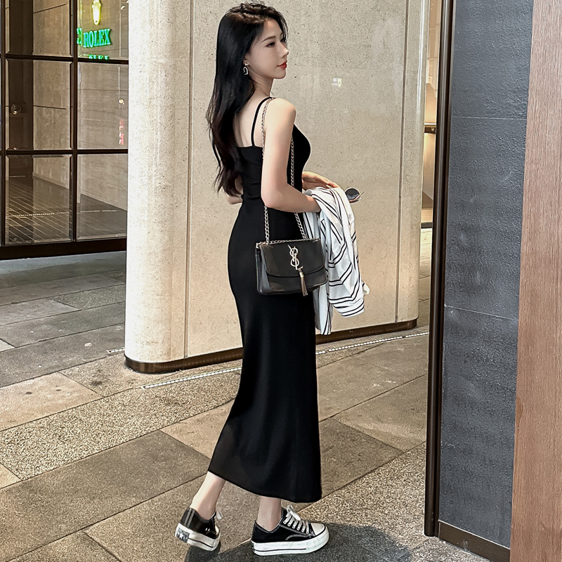 春夏新款吊带裙女修身显瘦打底内搭裙百搭气质长裙黑色吊带连衣裙