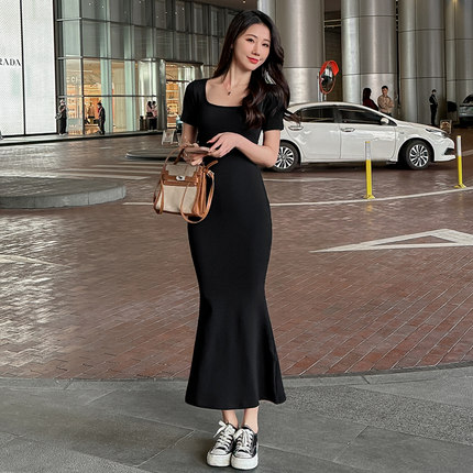 黑色连衣裙女长款鱼尾裙夏季2025新款修身显瘦包臀裙方领短袖长裙