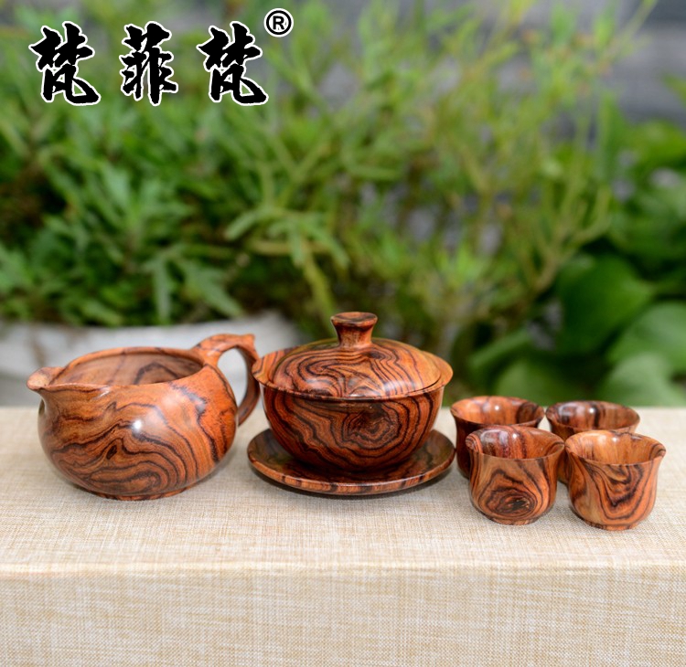 黄花梨鬼眼虎皮纹摆件