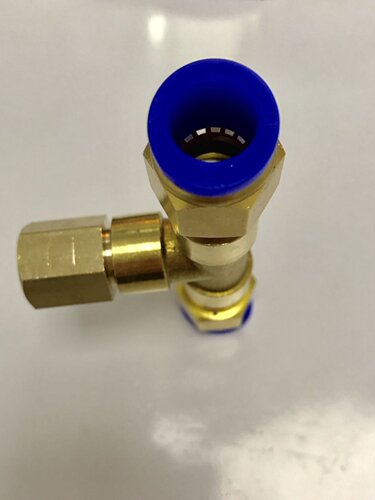 内丝气管三通快插接头 中间内螺纹m14x1.5 两边可接外径4-12mm管