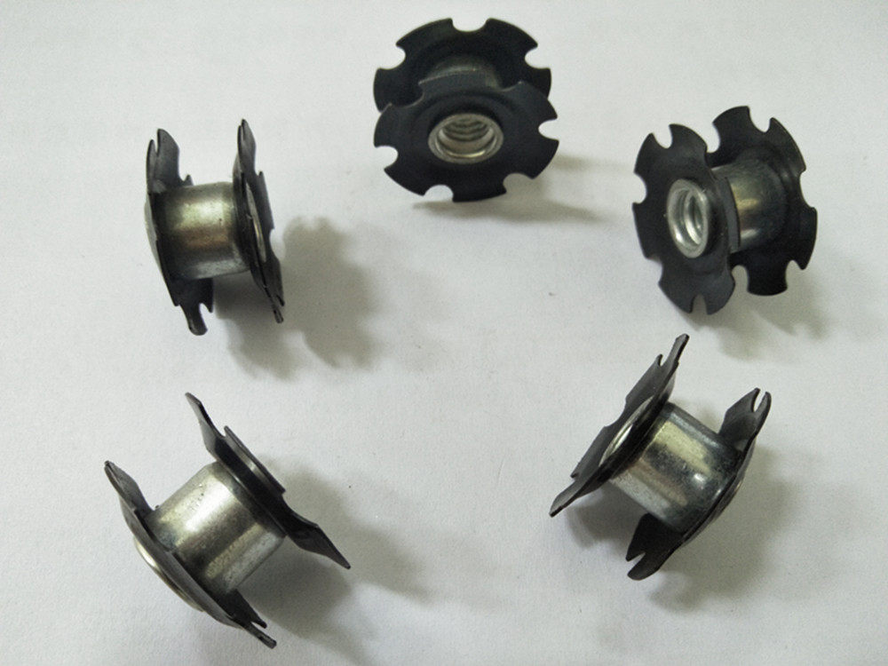 4梅花弹片螺丝帽螺帽紧固件螺母膨胀卡簧堵头扣紧连接件