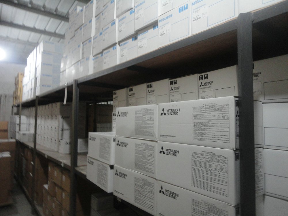 原厂施耐德 按钮开关 普通平钮 XB2BA21C XB2-BA21C