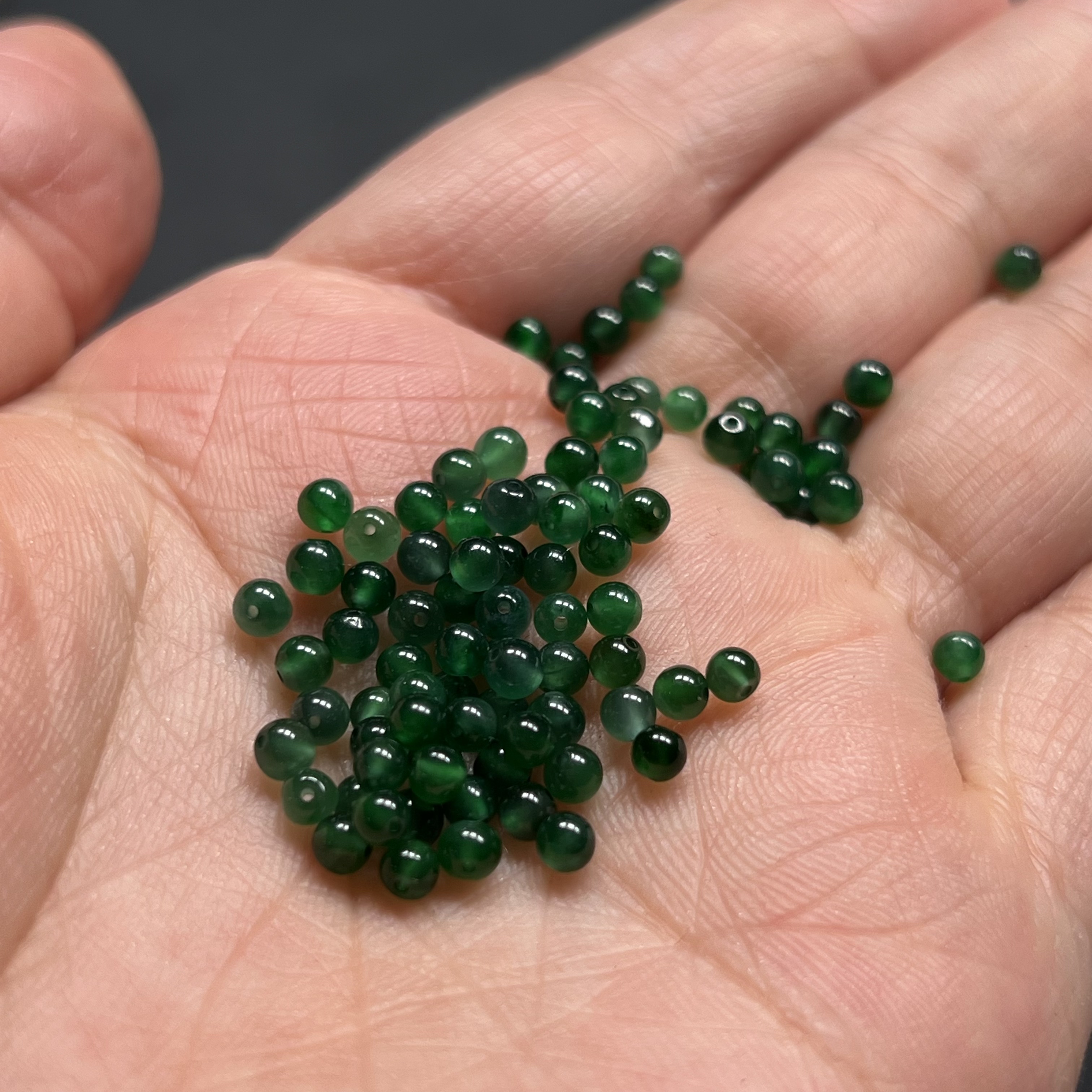 A货翡翠散珠3.5mm冰种阳绿珠圆珠散珠子DIY串珠手链项链配件珠子图片