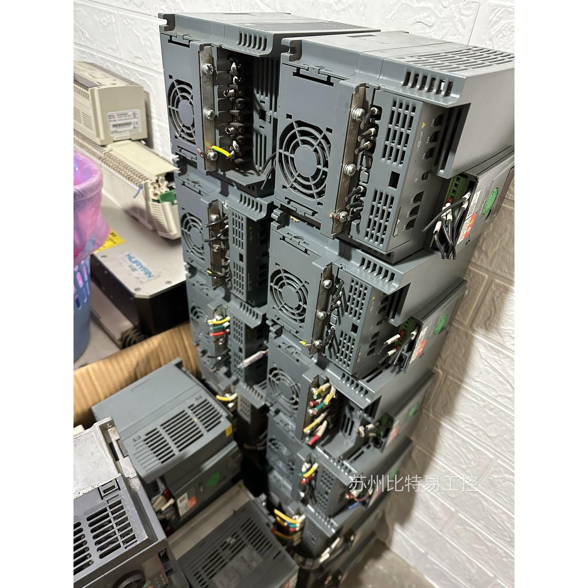 几乎全新施耐德ATV310HU30N4A变频器 3kw 38