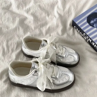 百搭平底蕾丝边小白鞋 2025春秋季 复古休闲运动板鞋 银色德训鞋 新款