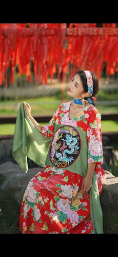 民族风手工老花布拼接打籽绣连衣裙