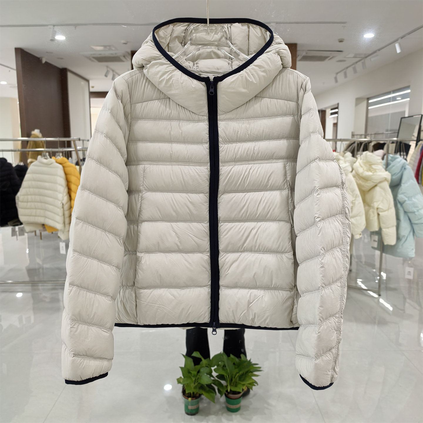短款羽绒服女2026冬季新款时尚韩版宽松显瘦撞色轻薄保暖外套潮