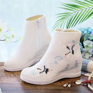 2021新秋冬加绒绣花鞋老北京布鞋厚底女单靴民族风百搭防滑学生靴