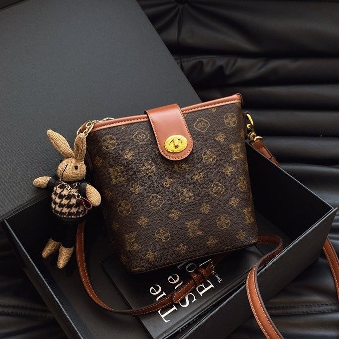 印花水桶包女大容量撞色单肩斜挎