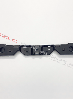 适用奔驰C级W206前杠C200水箱C260下护板C300L固定架 挡泥板支架