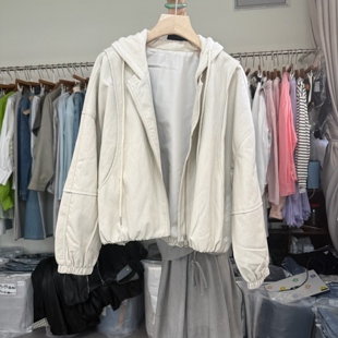 韩系学院风连帽短款 宽松显瘦小个子减龄机车外套潮 皮衣女2026春款