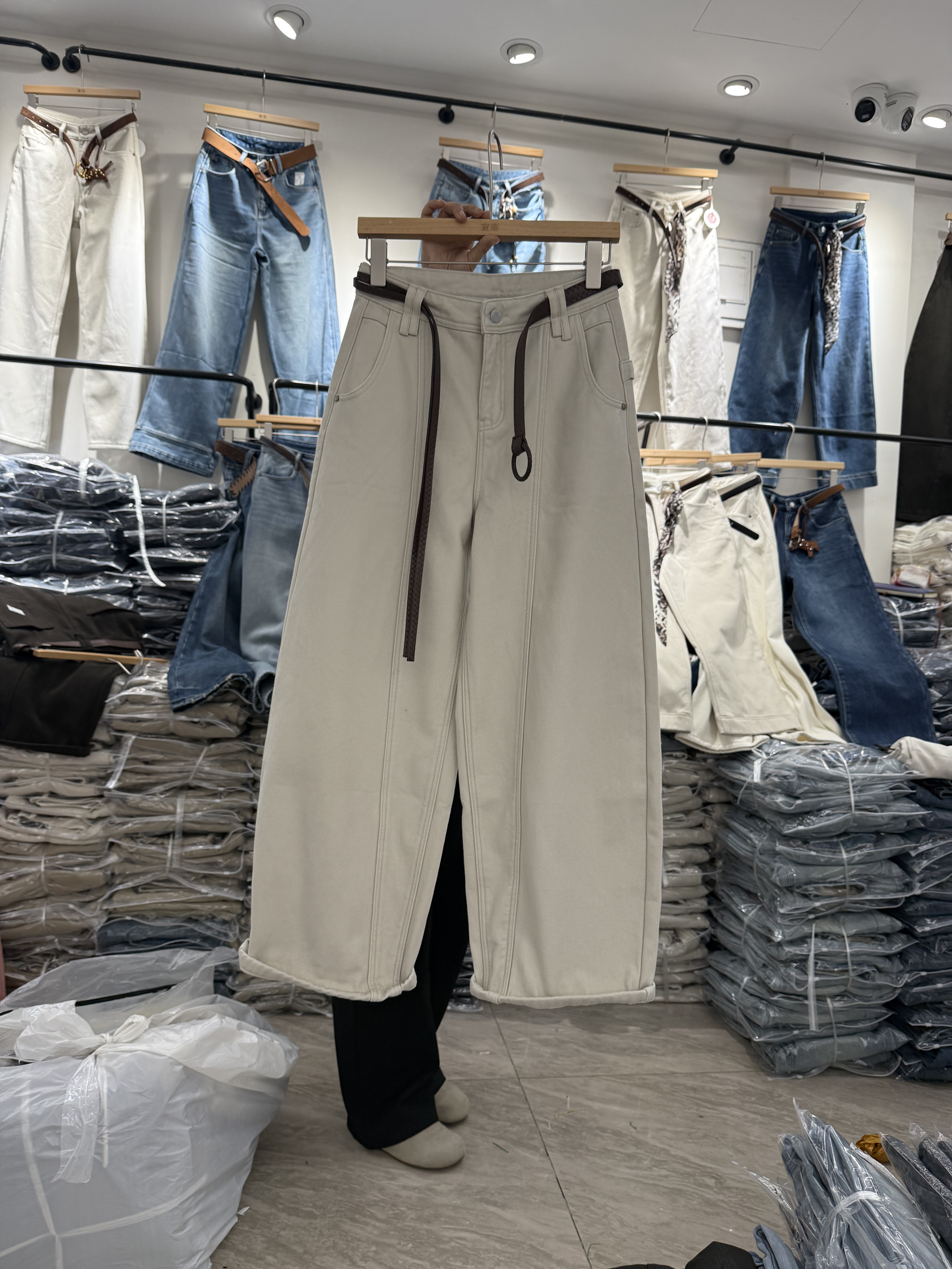 Jeans cc888米白色韩版弯刀牛仔裤女2025冬复合绒高腰显瘦气球裤