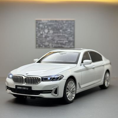 黑曼巴合金车模1比24宝马530li汽车带声光回力玩具车模型摆件