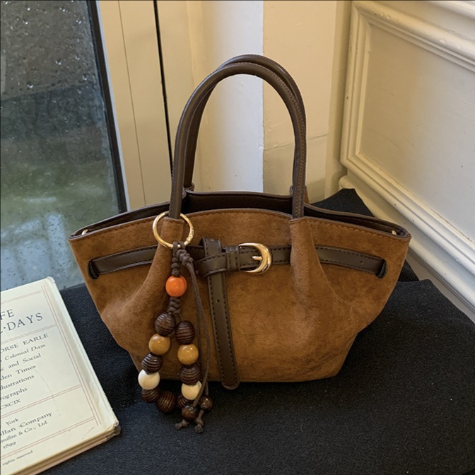 韩版磨砂手提菜篮子包女2025冬季新款百搭单肩斜挎包高级感水桶包