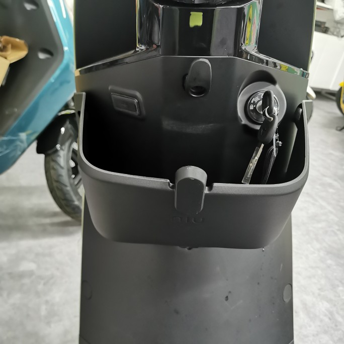 小牛原厂储物盒前置储物盒