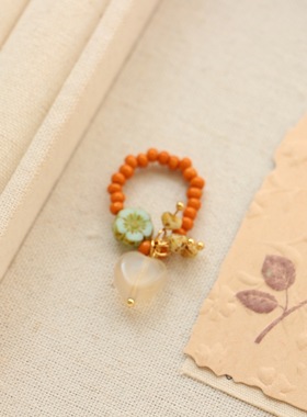 进口捷克珠琉璃珠小花簇拥叶片弹力绳小戒指撞色复古多巴胺小戒指