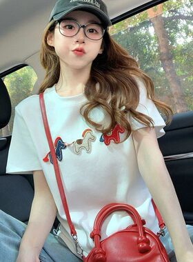 2026新款白色小马刺绣纯棉短袖t恤女早春正肩修身显瘦小个子上衣