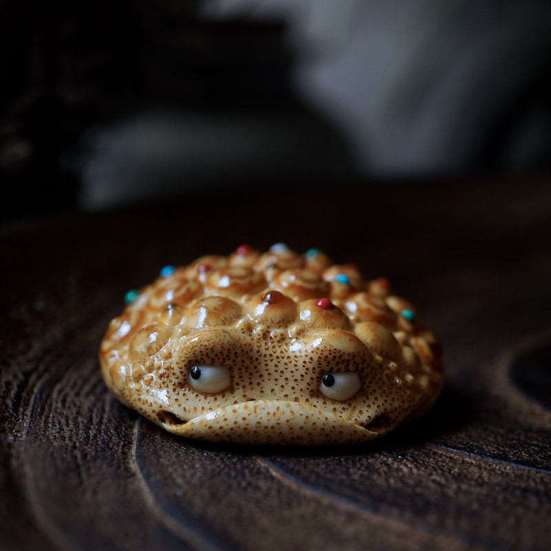 杨森老师多宝趴趴小金蟾竹根雕手把件吊坠纯手工满钉文玩茶宠摆件