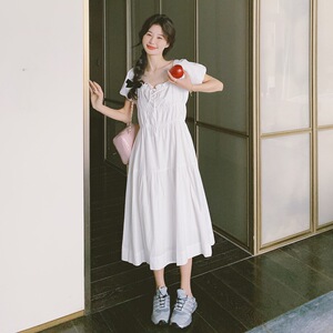 白色泡泡袖连衣裙女2025春秋新款法式温柔风甜美收腰显瘦初恋长裙图片