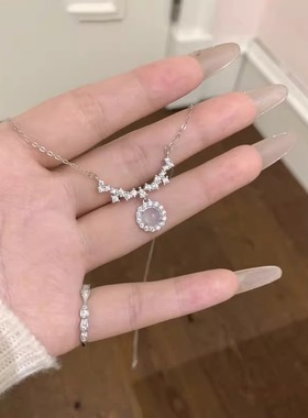 轻奢气质微笑冰透玉髓项链