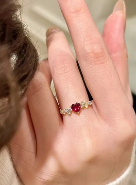 巨好看的红色爱心闪钻戒指