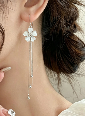 美美子轻奢花朵流苏银色耳线