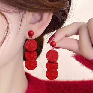 美美子2026红色新年耳环女过年喜庆耳饰洋气显白耳坠新款百搭耳钉