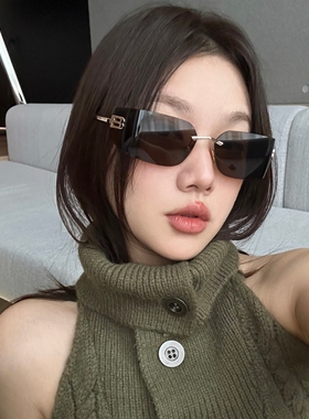欧美辣妹风曲面大框黑色太阳镜女