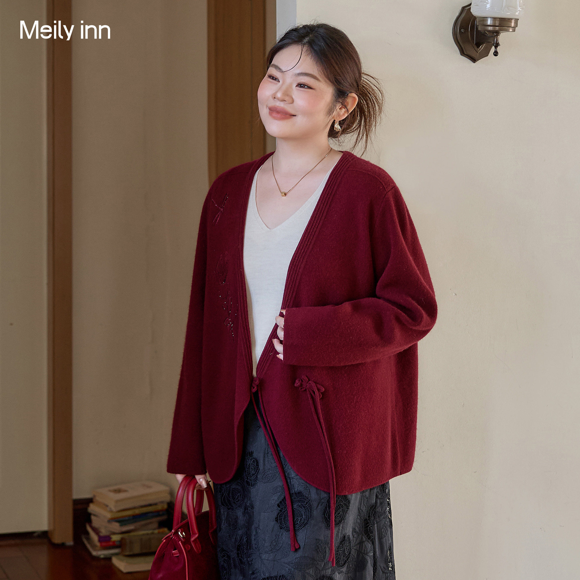 美丽诺羊毛新中式酒红毛衣开衫女