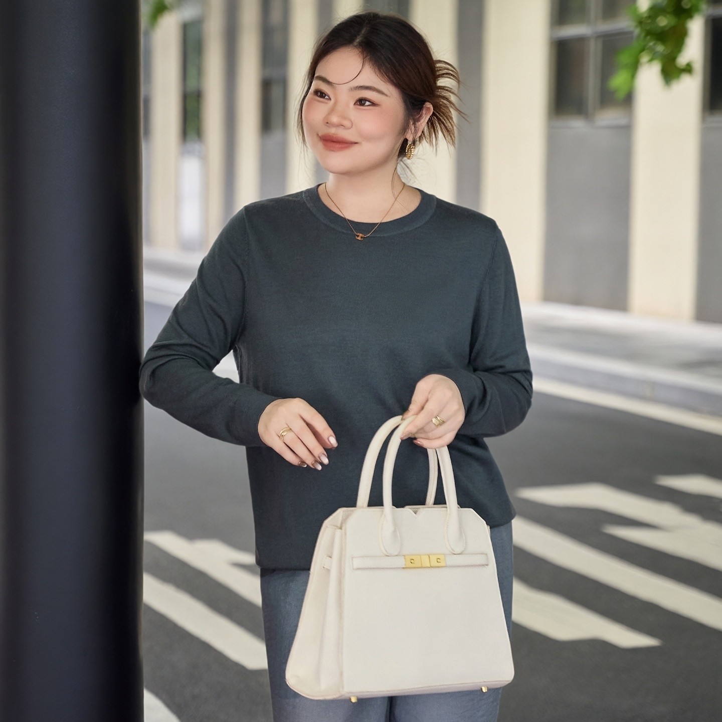 美丽客栈2025秋季新款高端大码女装简约知性气质圆领百搭羊毛衫女,女装/女士精品,大码内搭,淘宝优惠券,粉丝福利购,淘宝优惠卷