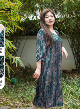 拾翠踏青2026年新款气质湖蓝色连衣裙女气场强大胖mm大码女装显瘦