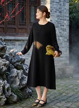 【云墨锁章】美丽客栈大码女装2025冬新款一字盘扣羊毛针织连衣裙