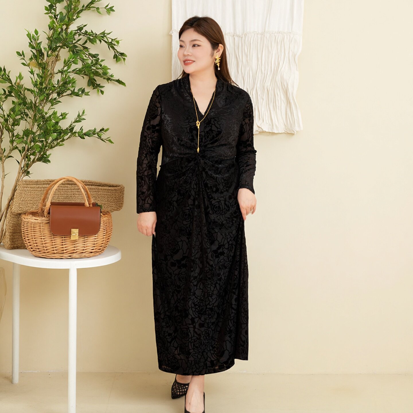 美丽客栈原创高端大码女装胖mm200斤加肥加大贵气礼服V领春连衣裙