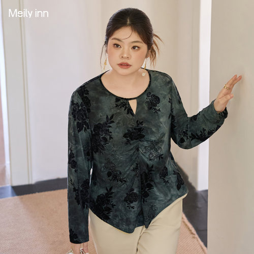 美丽客栈墨绒花叙植绒针织打底衫