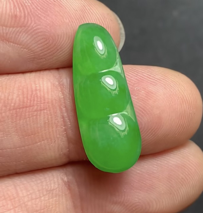 A货冰种阳绿福豆冰阳绿 冰种阳颈饰