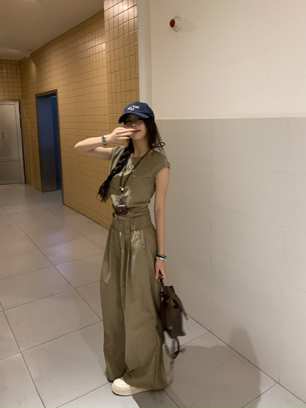 荒荒家 小众背后绑带上衣两件套2024夏季新款松紧腰直筒休闲裤女