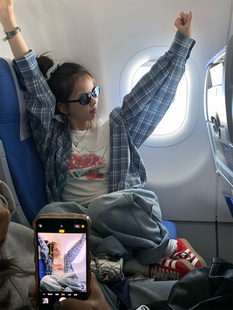 荒荒家蓝色格子黄扣衬衫 宽松学院港风减龄格纹外套女 2026春秋新款