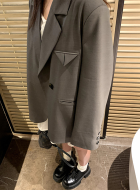 荒荒家灰色口袋西装2026春夏新款复古垫肩chic气质休闲西服外套女
