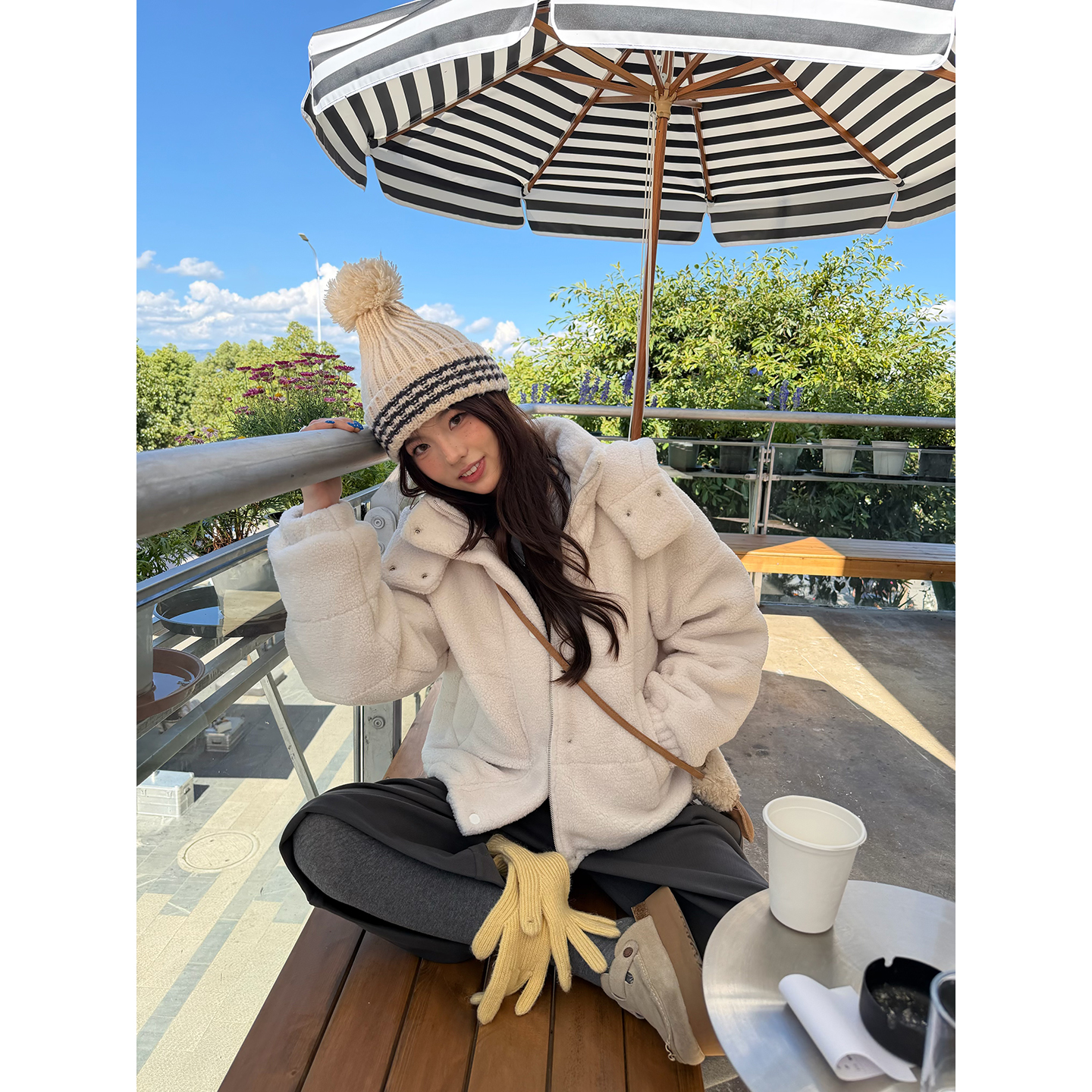 荒荒家毛绒茸连帽棉服