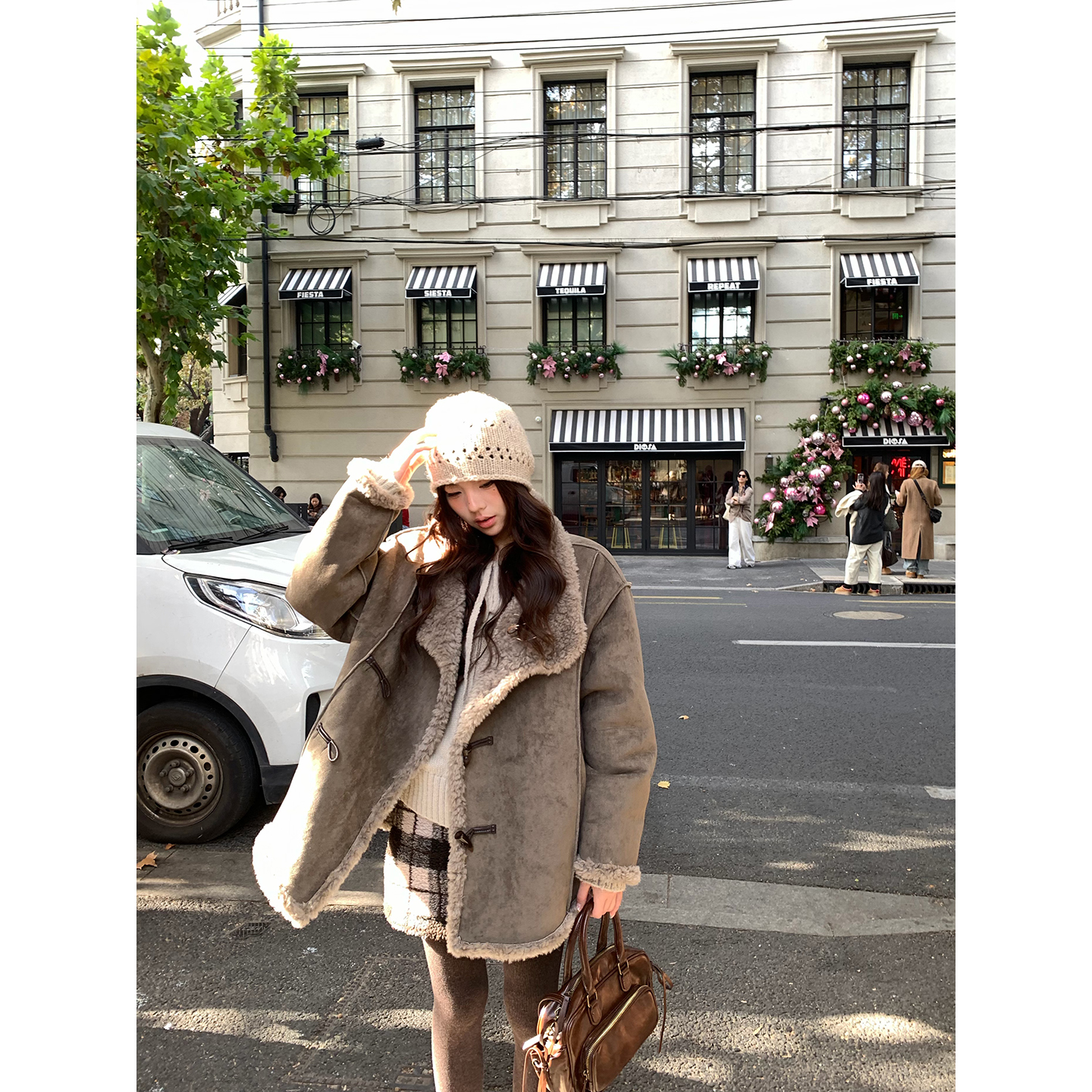 荒荒家大翻领磨砂绒外套2025冬季新款两面穿深咖灰皮毛一体夹克女