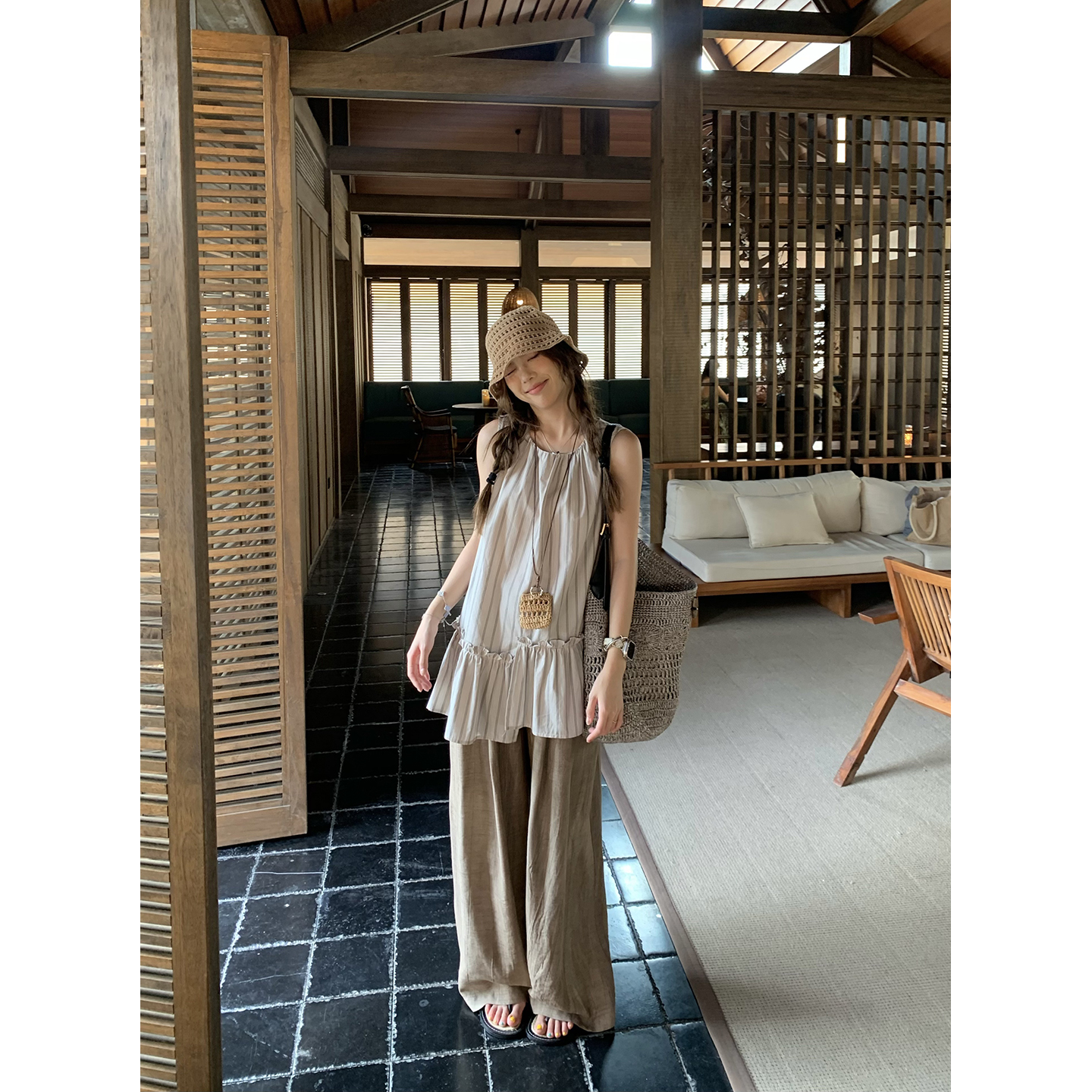 荒荒家 不规则条纹上衣2025夏季新款法式优雅气质休闲无袖背心女