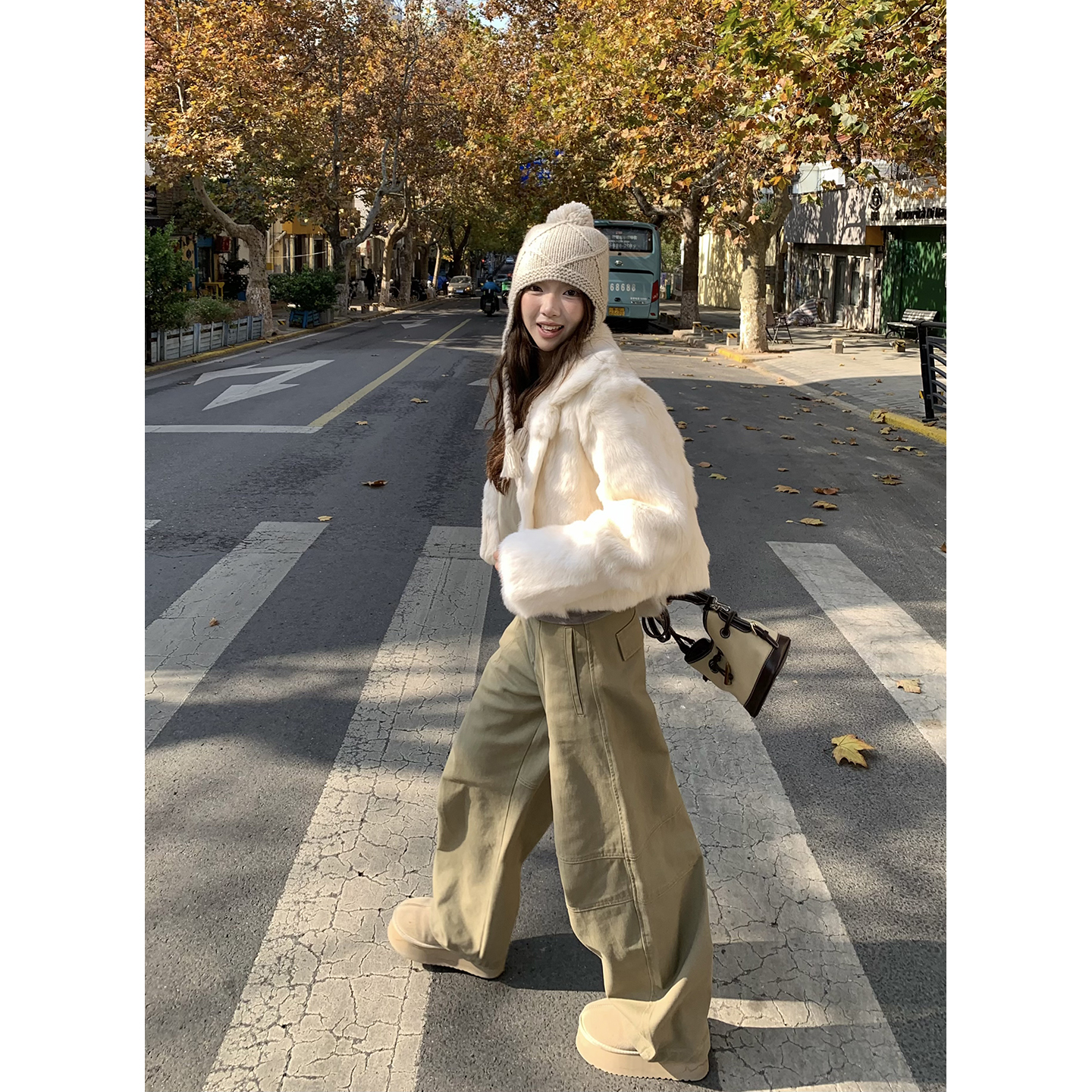 荒荒家卡其弯刀裤2025冬季新款慵懒宽松显瘦工装阔腿抓绒牛仔裤女