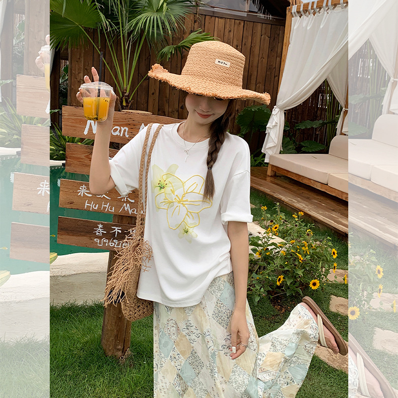 夏日独特绿花卉2025新款印花圆领T恤女漂亮宽松超好看白小衫上衣