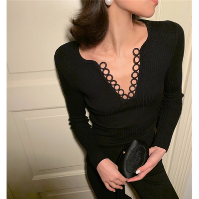 黑色圈圈镂空v领羊毛针织打底衫女2025新款秋冬修身毛衣气质上衣