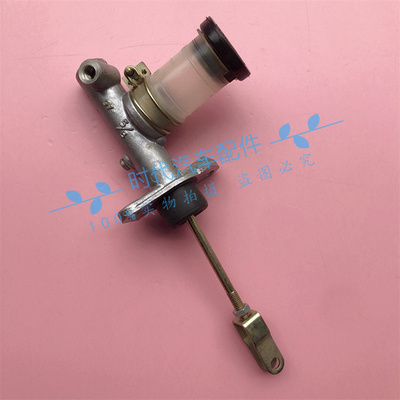 专业厂皮卡D21离合器总泵