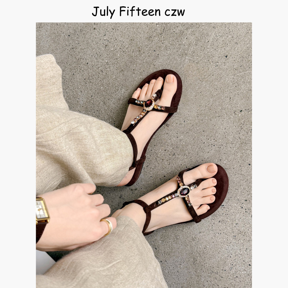 波西米亚风水钻扣件夹趾罗马凉鞋女2026夏季新款低跟一字扣沙滩鞋