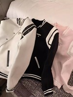 大宝剑亮钻黑白拼接设计棒球服女2023年秋冬新款潮牌时尚短款外套