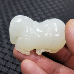 新疆和田白玉生肖马吊坠方解石玉立体马手把件玉石挂件玉马吊坠