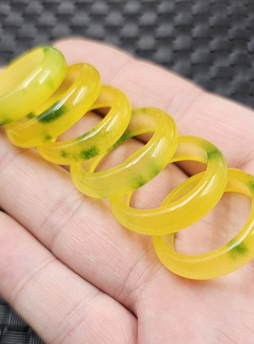 黄色石英岩玉玉石戒指鸡油黄