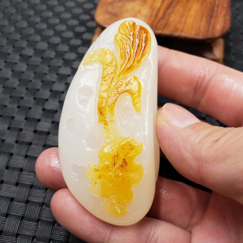 实物牌子天然玉石白玉兰花吊坠方解石玉白玉黄皮手把件玉石手玩件